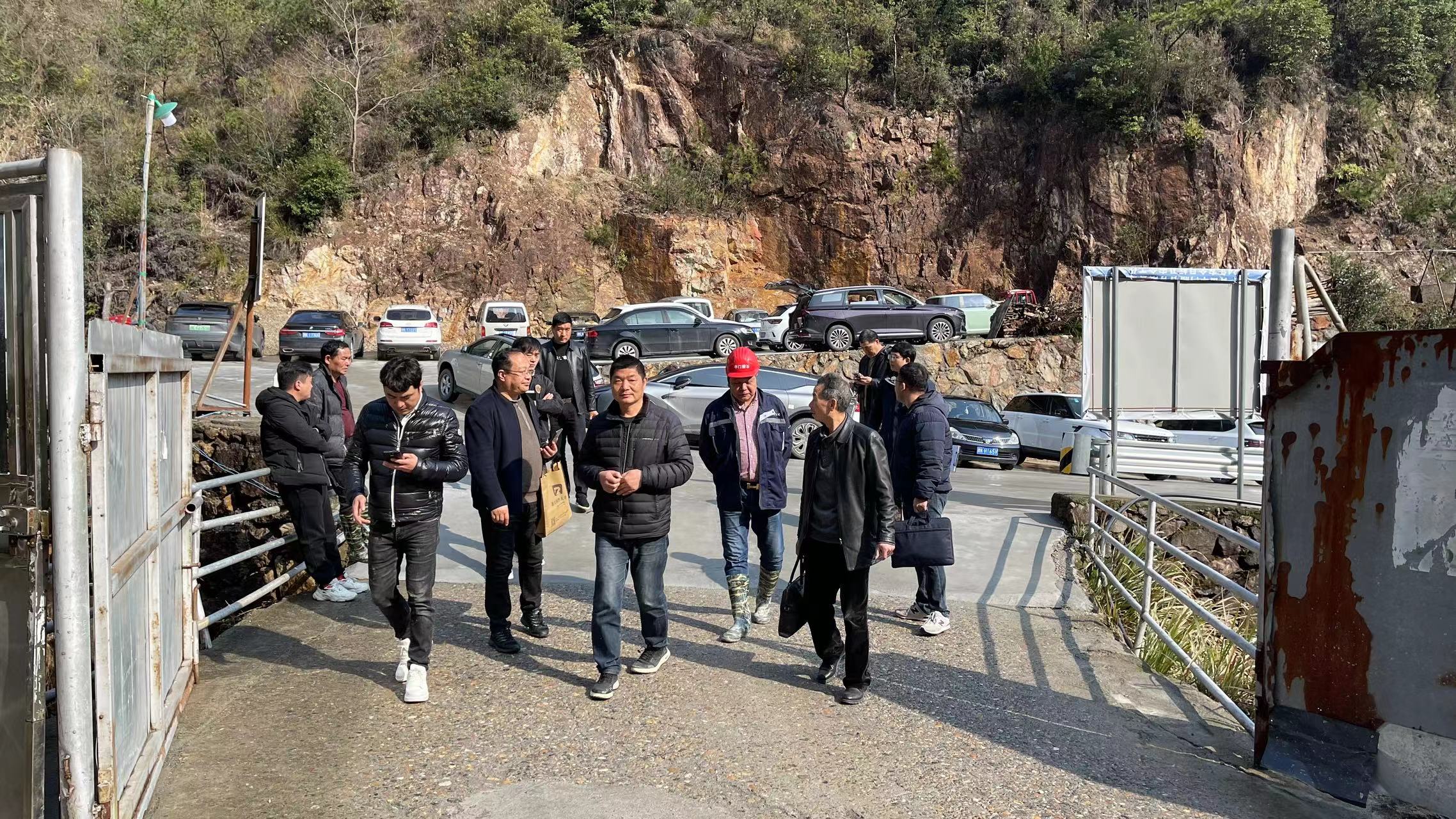 快盈lll平台叶腊石矿接受2024年度绿色矿山实地核查